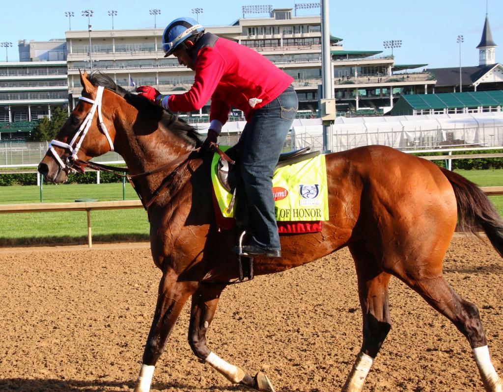 Giving State of Honor a pat. (Julie June Stewart photo)